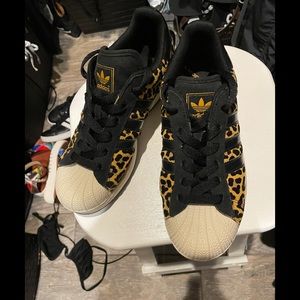 Leopard sz 8 adidas